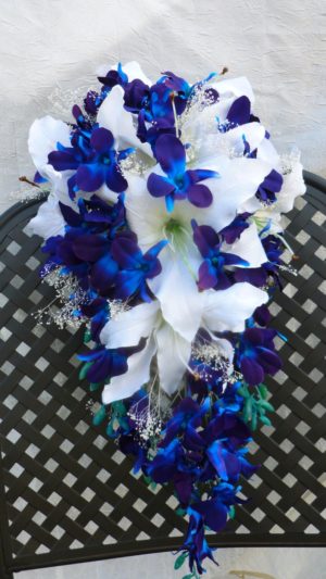 Casablanca lily and galaxy orchid cascading bouquet - Image 3
