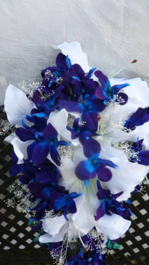 Casablanca lily and galaxy orchid cascading bouquet - Image 5