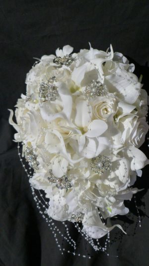 Ivory cascading bouquet callas, roses and pearls - Image 3