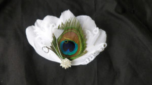 Bridal  feather hair piece, peacock white feathers, rhinestone - Image 3