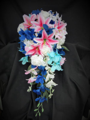 Navy and tiger lily cascading bouquet - Image 2