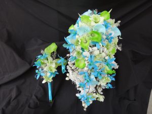 Green and aqua cascading bouquet - Image 5