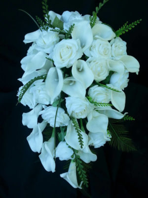 Real touch calla and rose cascading bouquet - Image 3