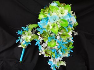 Green and aqua cascading bouquet - Image 6