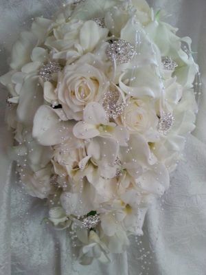 Ivory cascading bouquet callas, roses and pearls - Image 6