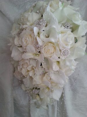 Ivory cascading bouquet callas, roses and pearls - Image 7