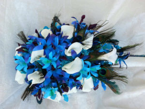 Blue orchid bouquet with peacock feathers - Image 3