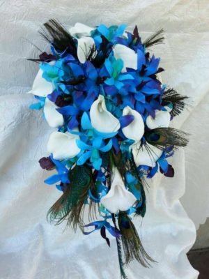 Blue orchid bouquet with peacock feathers - Image 4
