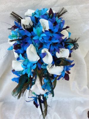Blue orchid bouquet with peacock feathers - Image 5