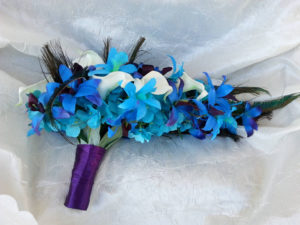 Blue orchid bouquet with peacock feathers - Image 6