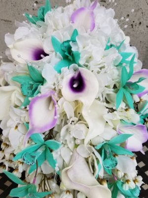 Cascading bouquet with mint and lavender colors - Image 6