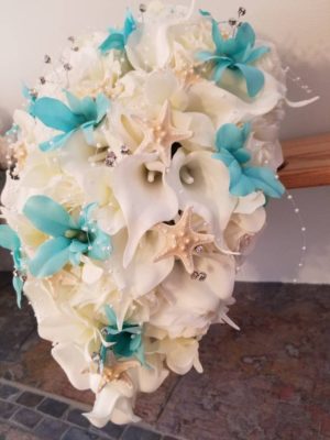 Beach wedding bouquet with starfish - Image 8
