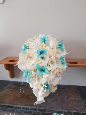 Beach wedding bouquet with starfish - Image 2