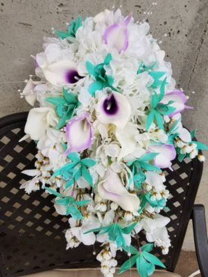 Cascading bouquet with mint and lavender colors - Image 2