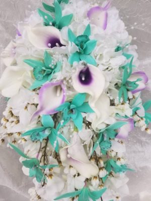 Cascading bouquet with mint and lavender colors - Image 4