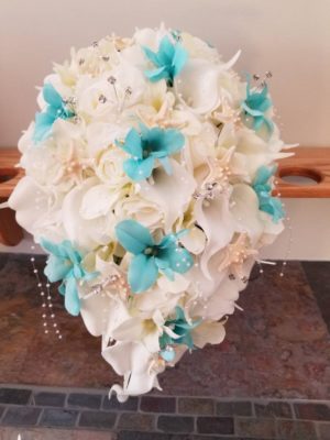 Beach wedding bouquet with starfish - Image 4
