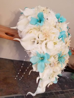 Beach wedding bouquet with starfish - Image 7