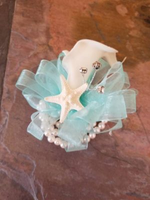 Calla lily wrist corsage, starfish pin on corsage, rhinestone, pearl wristlet - Image 2