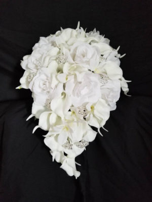 Rose and calla lily cascading bouquet - Image 4