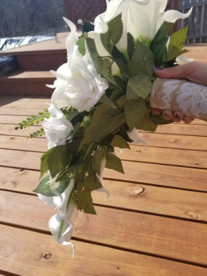 Calla lily and rose cascading bouquet - Image 5