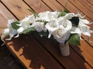 Calla lily and rose cascading bouquet - Image 8