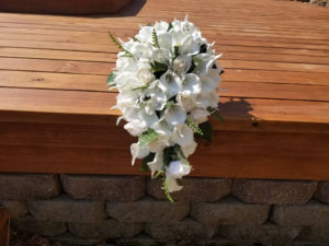 Calla lily and rose cascading bouquet - Image 2