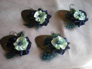 Mint navy blue peacock feather hair clip, with freshwater pearls, bridesmaids, set of 6 - Image 2