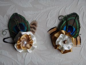6 Bridesmaids Ivory, golden flower hair clips and 6 boutonnieres, peacock feathers, satin flowers, available in more colors - Image 3