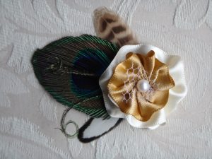 6 Bridesmaids Ivory, golden flower hair clips and 6 boutonnieres, peacock feathers, satin flowers, available in more colors - Image 2