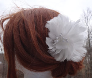 Bridal feather hair accessory "Angel", double flower with pearls, geese feather flower hair clip, floral - Image 3