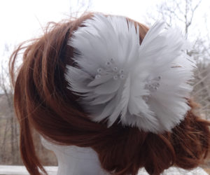 Bridal feather hair accessory "Angel", double flower with pearls, geese feather flower hair clip, floral - Image 4