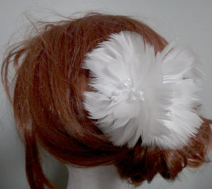 Bridal feather hair accessory "Angel", double flower with pearls, geese feather flower hair clip, floral - Image 2