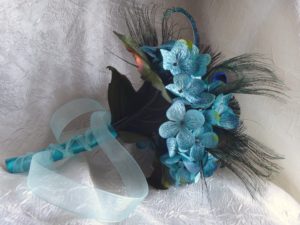 Hydrangea bouquet with peacock feathers for bridemaids, brides, Custom orders are accepted for more colors - Image 3