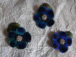 Peacock flower hair clip with rhinestone accent - Image 2