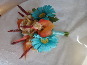Blue daisy bouquet, champagne rose and orange calla lily - Image 4