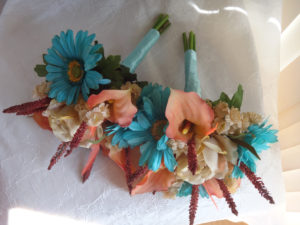 Blue daisy bouquet, champagne rose and orange calla lily - Image 5
