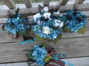 Teal hydrangea peacock bridal bouquet set, 1 bridal bouquet, 3 bridesmaids bouquets - Image 4