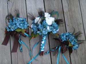 Teal hydrangea peacock bridal bouquet set, 1 bridal bouquet, 3 bridesmaids bouquets - Image 3