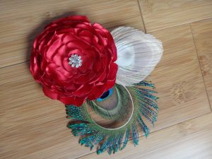 Bridal hair piece, red flower, ivory, natural peacock eye and sward feathers - Image 4