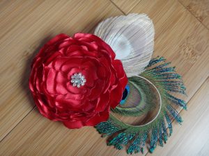 Bridal hair piece, red flower, ivory, natural peacock eye and sward feathers - Image 3