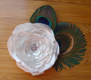 Bridal hair piece, red flower, ivory, natural peacock eye and sward feathers - Image 2