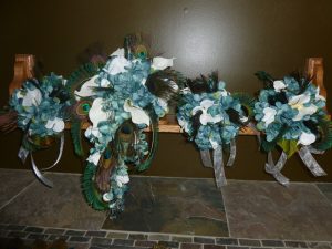 Teal peacock cascading bouquet - Image 3