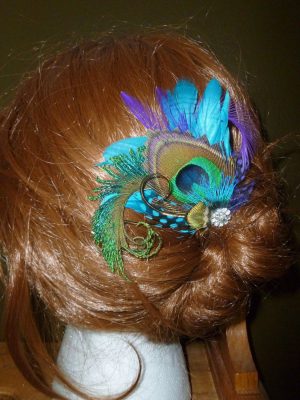 Peacock rhinestone feather hair piece "Suzanna" , purple accent - Image 2