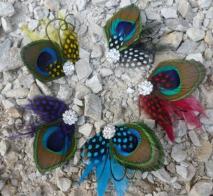 Bridesmaids peacock polka dot feather hair clip, customizable - Image 3