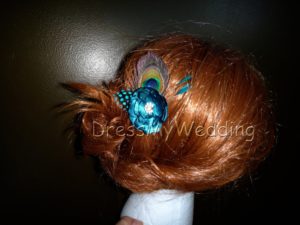Bridesmaids satin peacock feather hair clip "Mary", customizable - Image 4