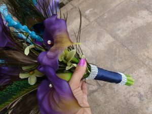 Calla lilies and peacock bouquet - Image 4