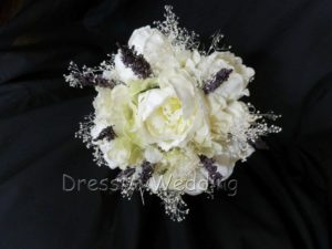 Ivory and grape purple small bouquet - Image 3