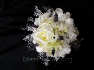 Ivory and grape purple small bouquet - Image 4
