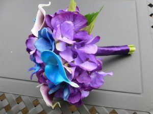 Purple and blue small hydrangea bouquet - Image 4