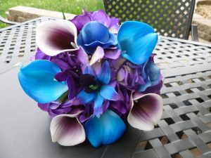Purple and blue small hydrangea bouquet - Image 3